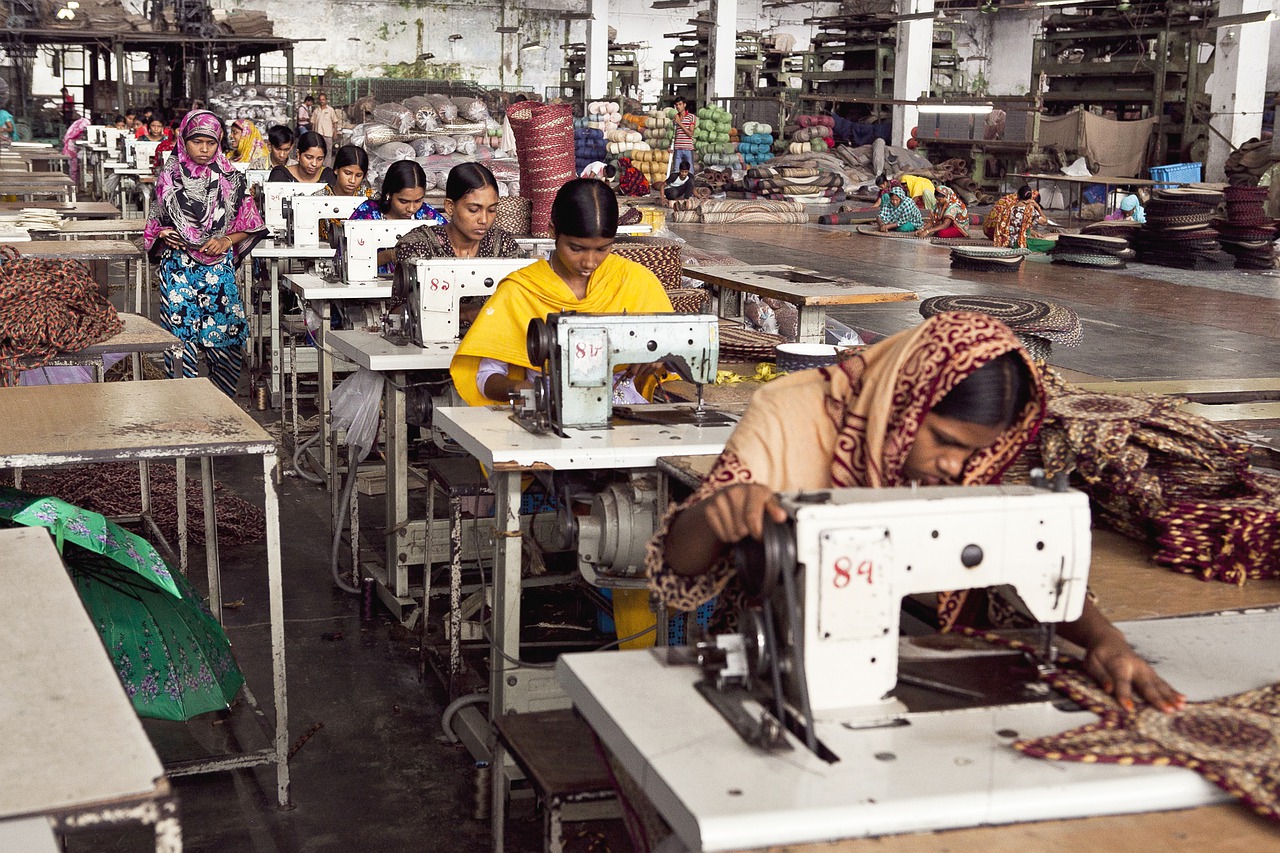 women, workers, sewing-5973744.jpg